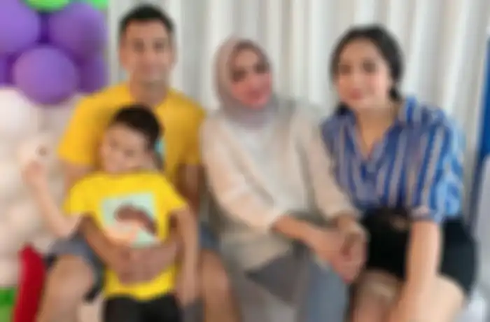 Raffi Ahmad, Nagita Slavina, Rieta Amalia, dan Rafathar.