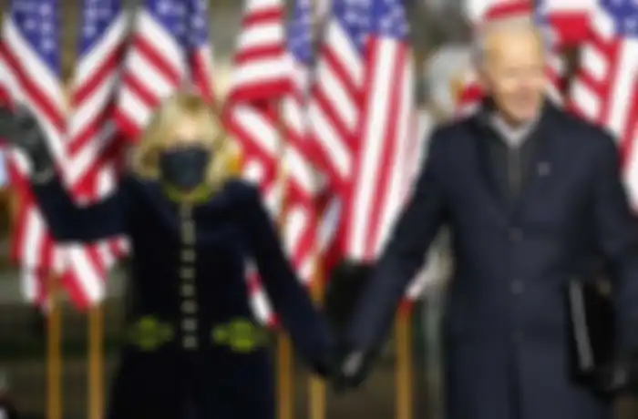 Menjelang pelantikan Presiden Amerika Serikat, Joe Biden menangis saat menyampaikan pidato perpisahan.