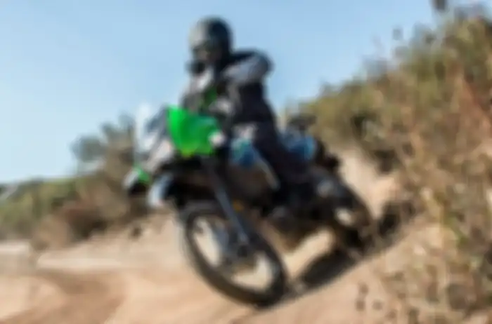Kawasaki KLR650 merupakan motor adventure berdesain Ninja 250 karbu