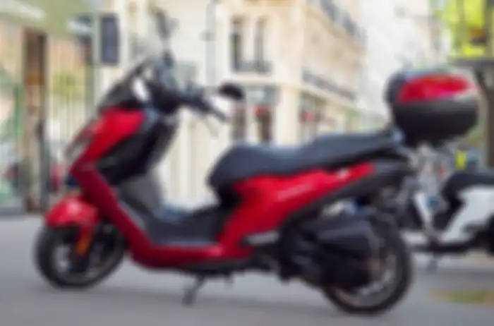 Peugeot Pulsion 125 Allure punya topbox dan windshield lebih tinggi