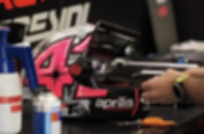 Helm Aleix Espargaro bukan KYT SR-GP