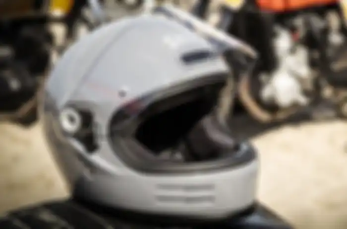 Shoei Glamster helm full face modern bergaya lawas