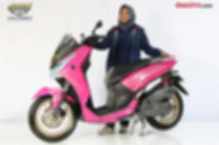 Modifikasi Yamaha Lexi oleh wanita dengan ubahan unyu-unyu di warna
