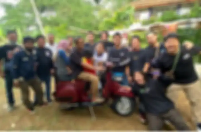 Setelah viral, bapak pemilik Vespa tua dapat kejutan dari Mabscoot
