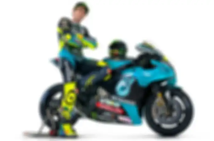 Valentino Rossi pakai motor Yamaha YZR-M1 Factory Spec A seperti tim pabrikan