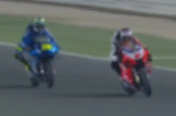 Joan Mir dari Suzuki mencoba mengejar Johann Zarco di MotoGP Qatar 2021