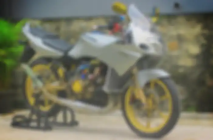 Kawasaki Ninja 150 R pakai mesin 2 silinder berkapasitas 298 cc