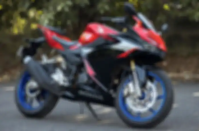 Honda CBR150R 2021 dengan pelek lebar dan arm CBR250RR garapan 902 Garage
