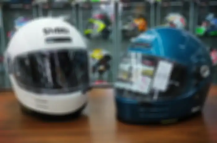 Shoei Glamster punya desain full face klasik 80an