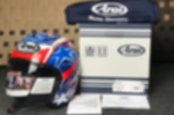 Helm Arai SZ-Ram 4 Clone alias palsu dijual dengan dus yang mirip