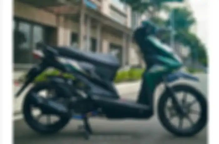 Modifikasi motor Honda BeAT dibalut warna hijau-hitam dan pelek RCB.