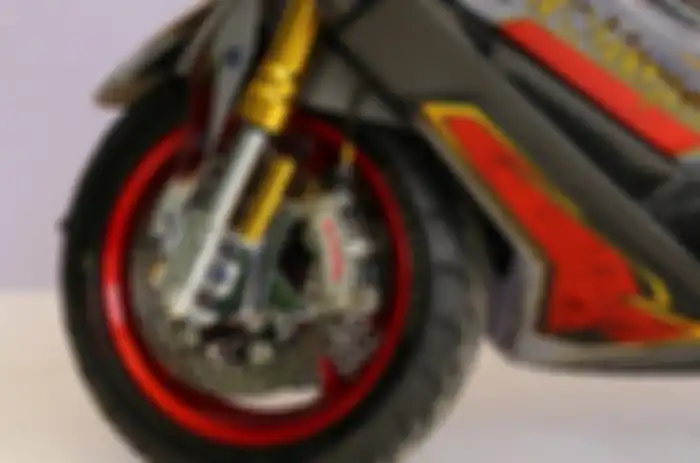 Pemasangan kaliper Brembo menambah kesan sporty Yamaha NMAX ini.