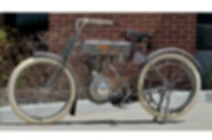 Lelang motor Harley-Davidson Strap Tank 1908.