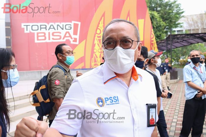 Direktur Utama PT Liga Indonesia Baru (LIB), Akhmad Hadian Lukita, memberikan keterangan kepada awak media di Kemenpora, Senayan, Jakarta, 10 Februari 2021.