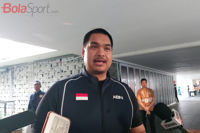 Menteri Pemuda dan Olahraga (Menpora) Dito Ariotedjo saat memberi keterangan kepada awak media di Istora Senayan, Jakarta, Jumat (7/6/2024).