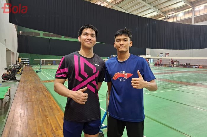 Pasangan ganda putra Indonesia, Muhammad Shohibul Fikri/Daniel Marthin, berpose di pelatnas Cipayung, Jakarta, Rabu (2/10/2024).