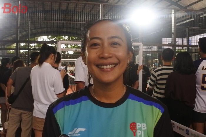 Atlet padel Indonesia, Komang Sri Maryati, saat meberikan keterangan usai kemenangan di Sirkuit Indonesia Open 2025 yang diselenggarakan di Bandung, Minggu (27/7/2025).