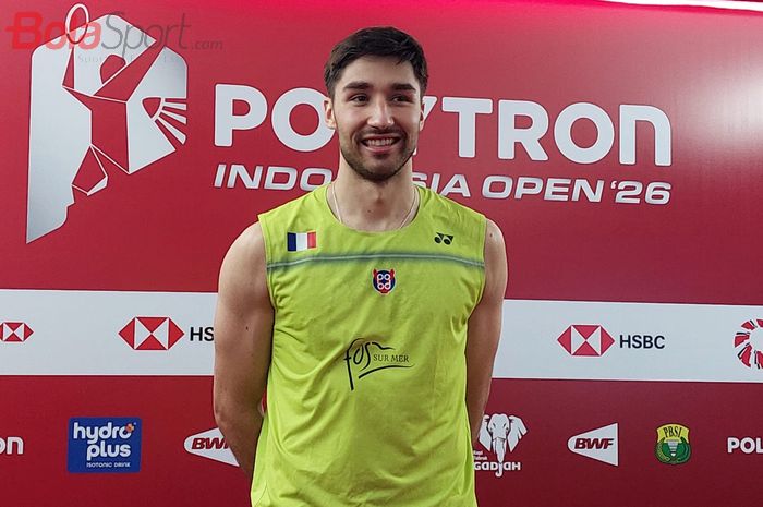 Pebulu tangkis tunggal putra Prancis, Toma Junior Popov, saat memberikan keterangan kepada awak media, di Istora Senayan, Jakarta, Rabu (3/6/2026).