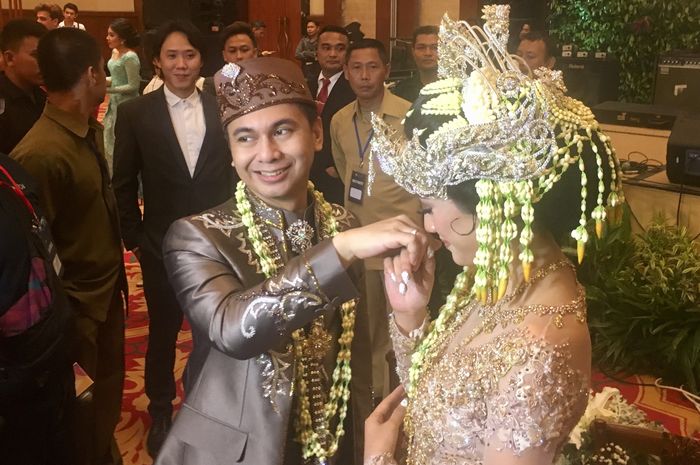 Raditya Dika Resmi Menikah dengan Anissa Aziza pada Sabtu (5/5/2018) di Ballroom Ritz Carlton, SCBD,