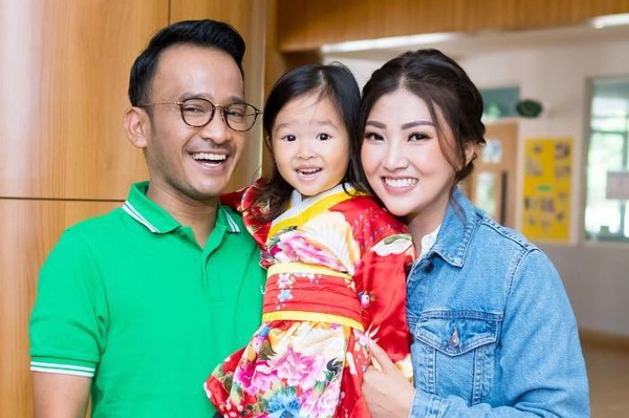Sarwendah tampil memikat saat ulang tahun Thalia