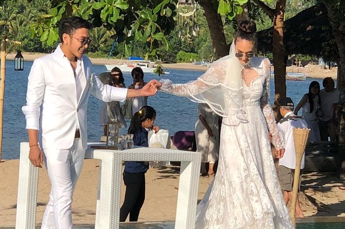 Dimas Anggara dan Nadine Chandrawinata