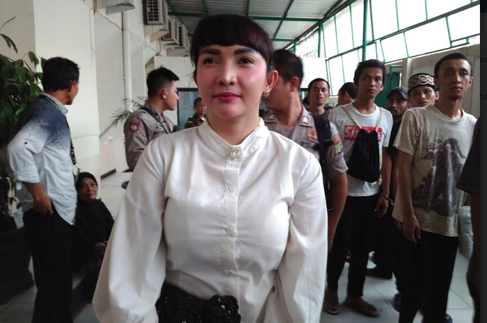 Roro Fitria saat sitemui Grid.ID di Pengadilan Negeri, Jakarta Selatan, Rabu (10/10/2018).