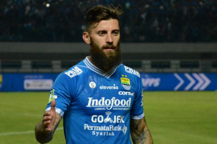 Bek Persib Bandung asal Serbia, Bojan Malisic seusai melawan Arema di Stadion Gelora Bandung Lautan 