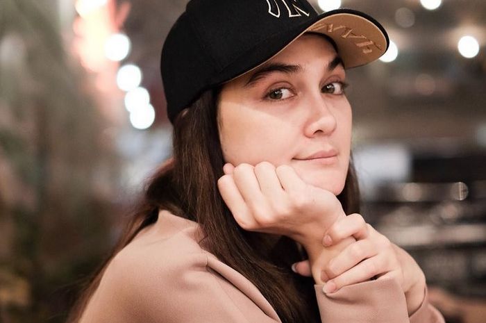 Berlibur di Austria, Luna Maya Posting Kalimat Galau di Insta Story