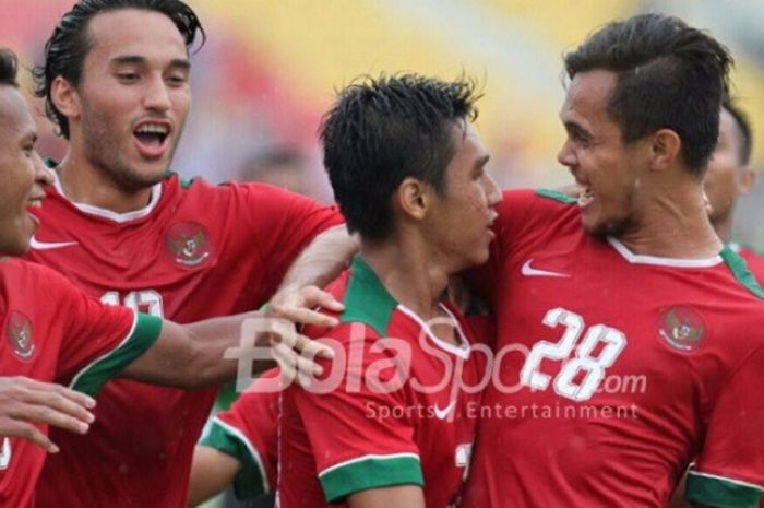 Para pemain Timnas U-22 Indonesia bergembira-ria usai mencetak gol.