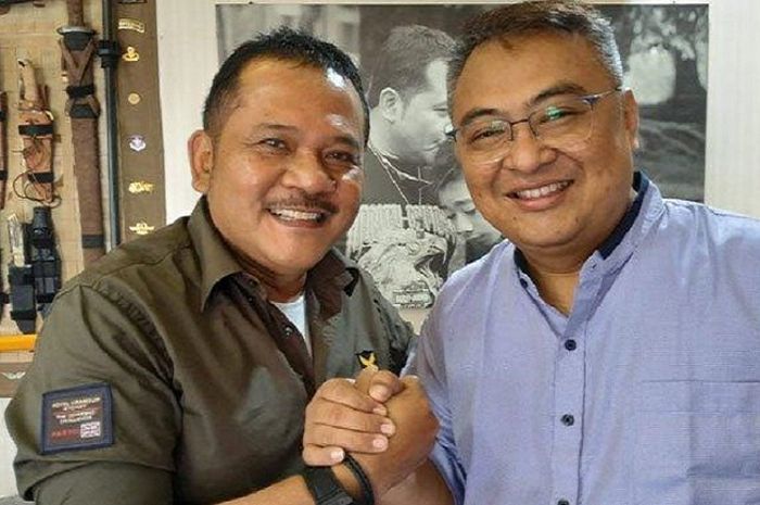 CEO baru Arema FC, Agoes Soerjanto (kiri) bersama Rudy Widodo