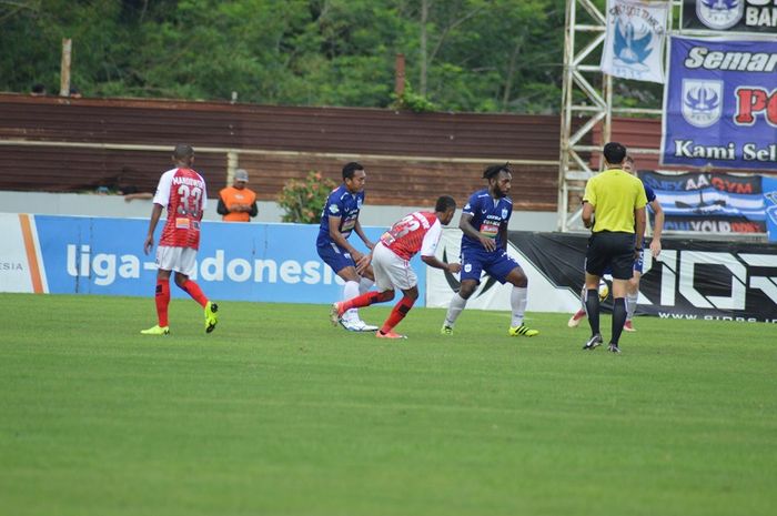 Nerius Alom saat bersama PSIS Semarang melawan Persipura Jayapura pada Liga 1 2019