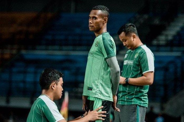 Bek sayap Persebaya Surabaya, Ruben Sanadi.