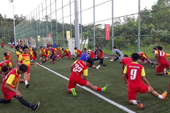 Para pemain Selangor United menjalani latihan pra-musim 2019.