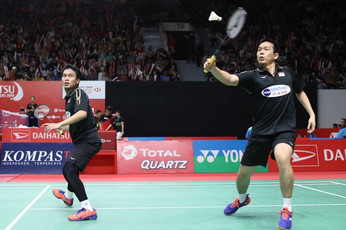 Pasangan ganda putra Indonesia, Mohammad Ahsan/Hendra Setiawan, saat menjalani laga melawan Aaron Chia/Soh Wooi Yik (Malaysia) pada babak kesatu turnamen Indonesia Masters 2019 di Istora Senayan, Jakarta, Rabu (23/1/2019).