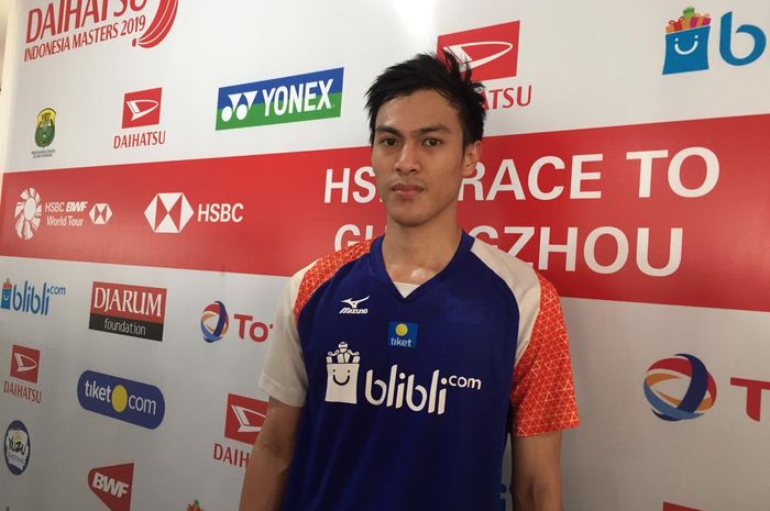 Pemain tunggal putra Indonesia, Shesar Hiren Rustavito, menemui wartawan usai pertandingan babak pertama Indonesia Masters 2019 di Istora Senayan, Jakarta, Rabu (23/1/2019).