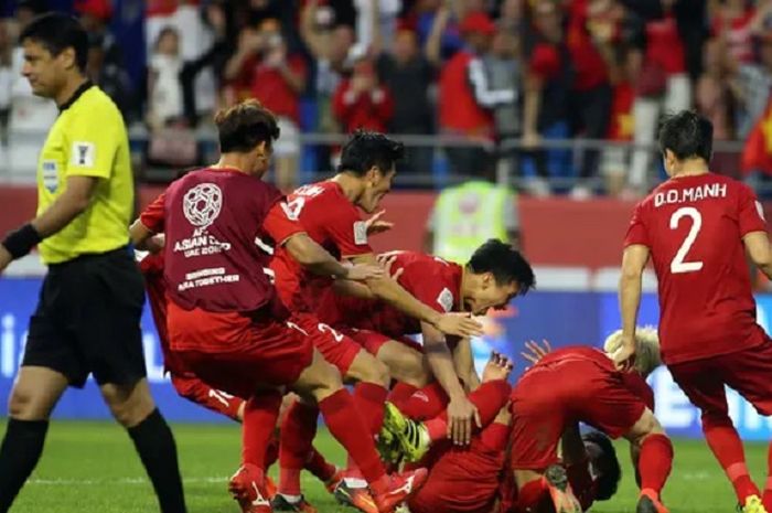 Para pemain Timnas Vietnam bergembira usai menyingkirkan Yordania di Piala Asia 2019.