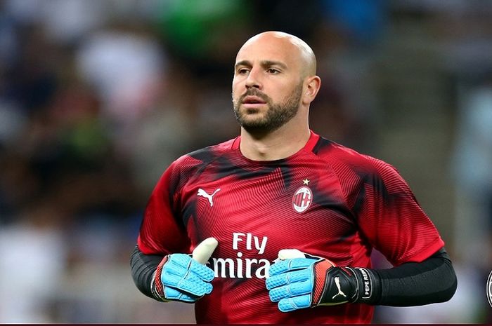 Kiper AC MIlan asal Spanyol, Pepe Reina.