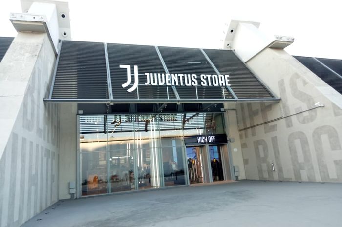 Juventus Store di dekat Allianz Stadium.