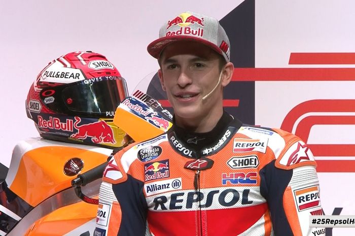 Marc Marquez memberikan komentar ketika hadir di acara peluncuran tim Repsol Honda untuk MotoGP 2019, Rabu (23/1/2019) di Madrid, Spanyol.