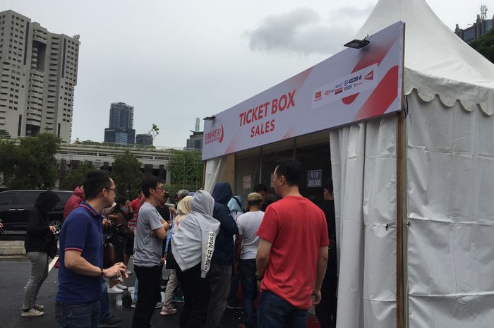 Suasana pembelian tiket perempat final Indonesia Masters 2019 di Istora Senayan, Jakarta, Jumat (25/1/2019)