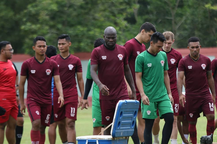 Pemain Kalteng Putra saat menjalani sesi latihan.