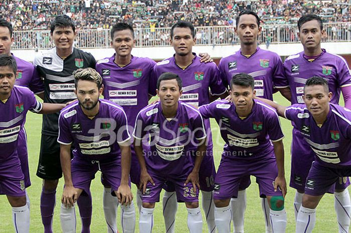 Tim Persita Tangerang berpose menjelang dimulainya laga Piala Dirgantara 2017 yang digelar di Stadio