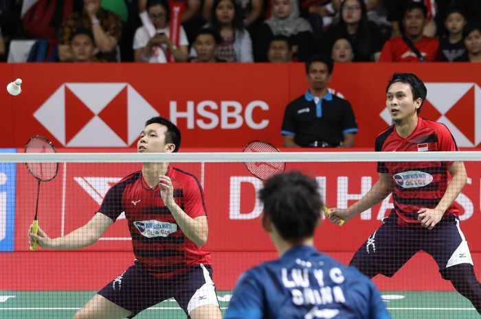 Pasangan ganda putra Indonesia, Mohammad Ahsan/Hendra Setiawan, pada babak perempat final Indonesia 