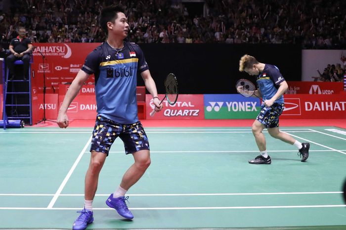 Pasangan ganda putra Indonesia, Marcus Fernaldi Gideon/Kevin Sanjaya Sukamuljo, melakukan selebrasi 