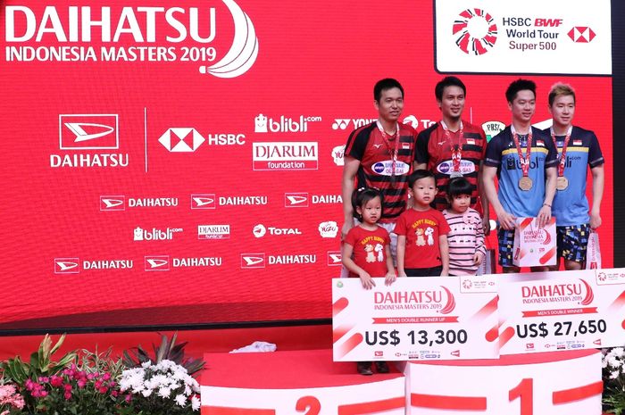 Pasangan ganda putra Indonesia, Mohammad Ahsan/Hendra Setiawan (kiri) dan Marcus Fernaldi Gideon/Kev