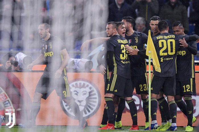 Pemain Juventus merayakan kemenangan atas Lazio dalam laga giornata ke-21 Liga Italia di Stadion Oli