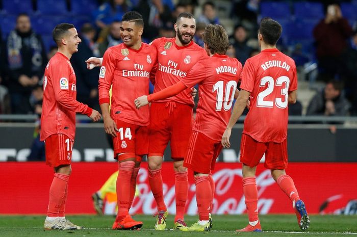 Selebrasi pemain-pemain Real Madrid untuk gol Karim Benzema ke gawang Espanyol pada lanjutan Liga Spanyol pekan ke-21 di RCDE Stadium, Minggu (27/1/2019) atau Senin dini hari WIB.