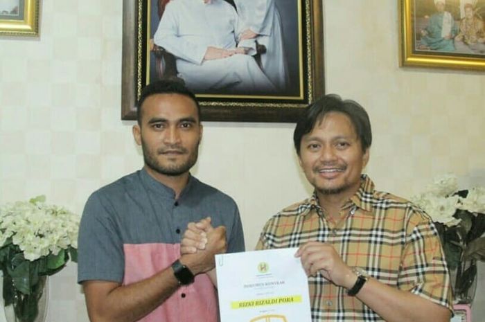 Rizky Pora memperpanjang kontrak dengan Barito Putera.