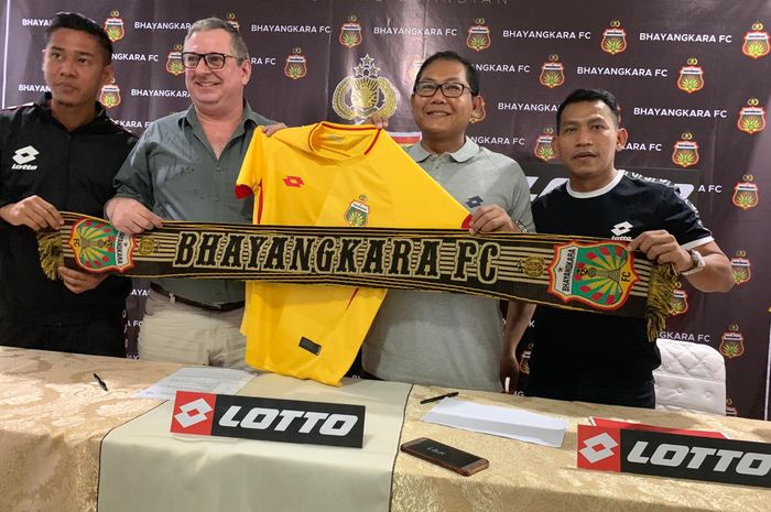 Bhayangkara FC menjalin kerja sama dengan apparel Lotto selama dua musim mulai 2019.