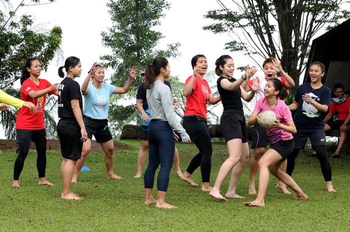 Tim ganda putri Pelatnas PBSI melakukan team-building di Sukabumi, Jawa Barat, 28-30 Januari 2019